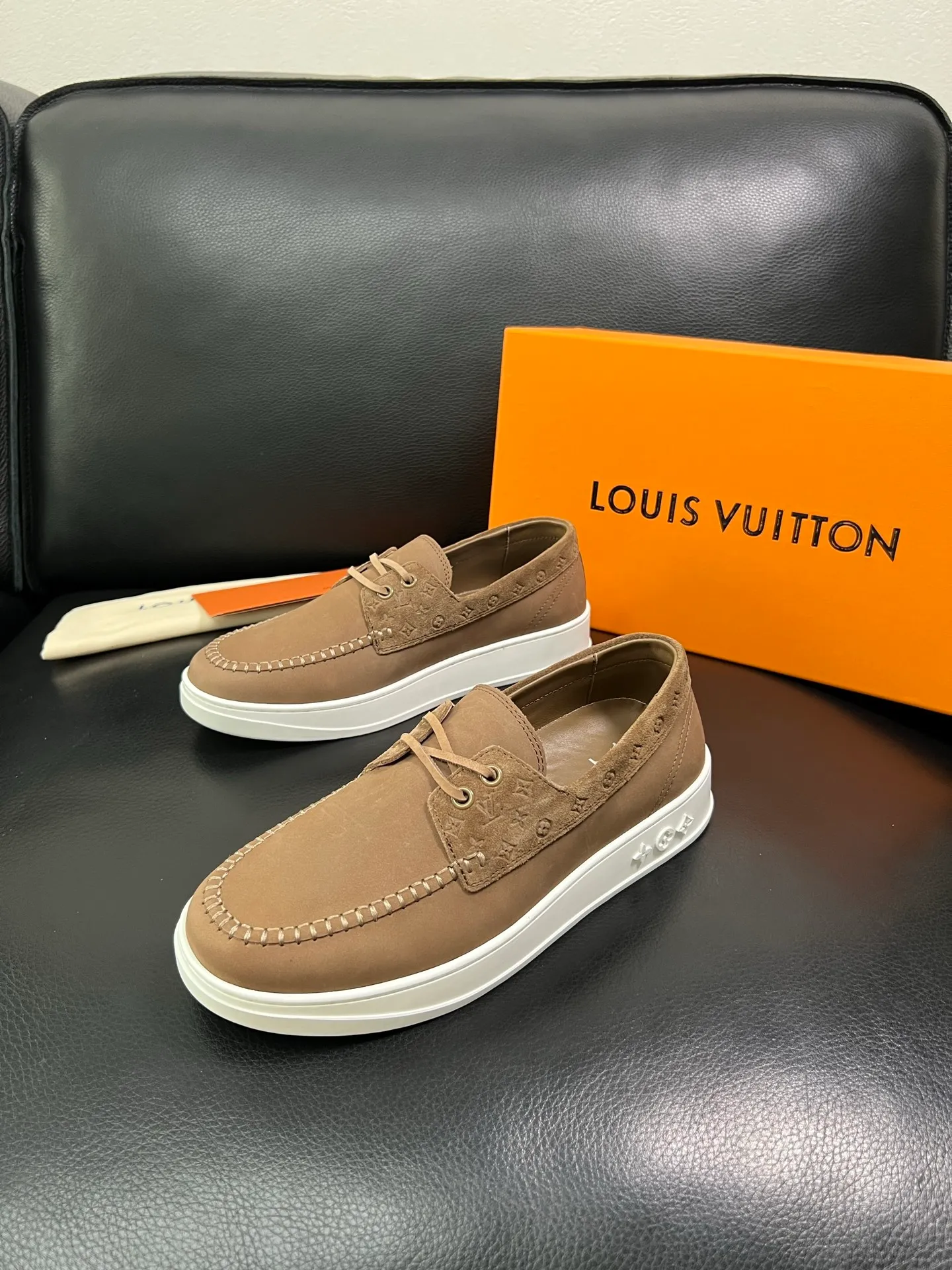 Men's shoes 💰780 Lv top purchasing agent Louis Vuitton, slip-on sports shoes counter synchronization, uppers imported from Italy, high-quality splicing colorful and complex handicrafts, imported cowhide pads are soft and comfortable, soles: original soles specially provided by the original factory, T men's shoes 💰U exclusive movable molded soles are super comfortable, original and single goods, high quality, you can go in and out of the counter at will, welcome to compare, code number 39-44 (customized 38 45)85856